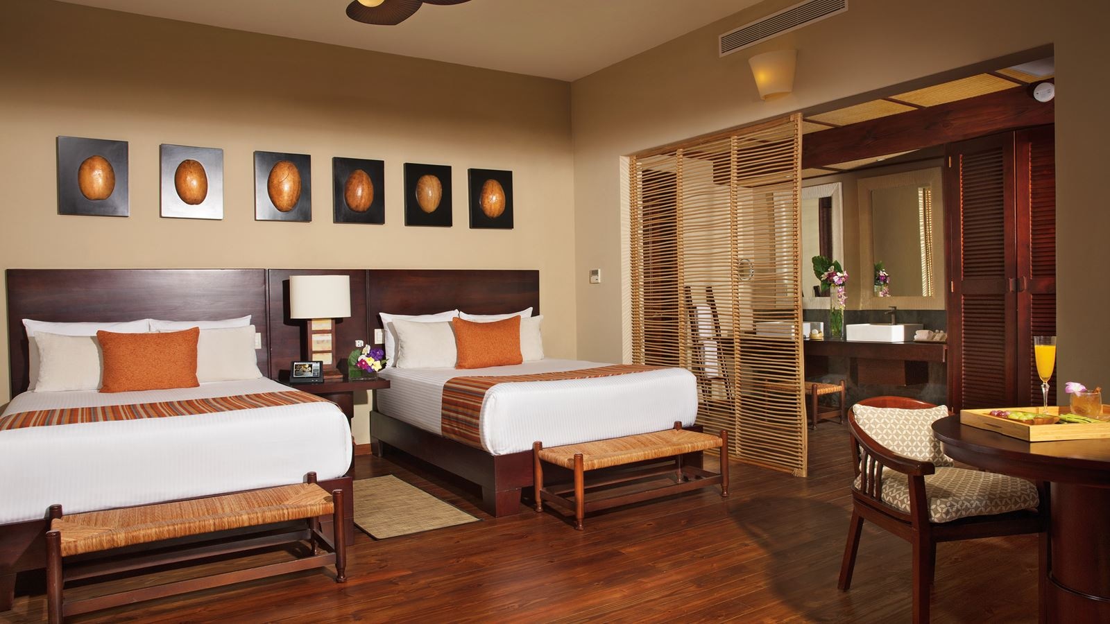 rooms-junior-suite-agua-swim-up