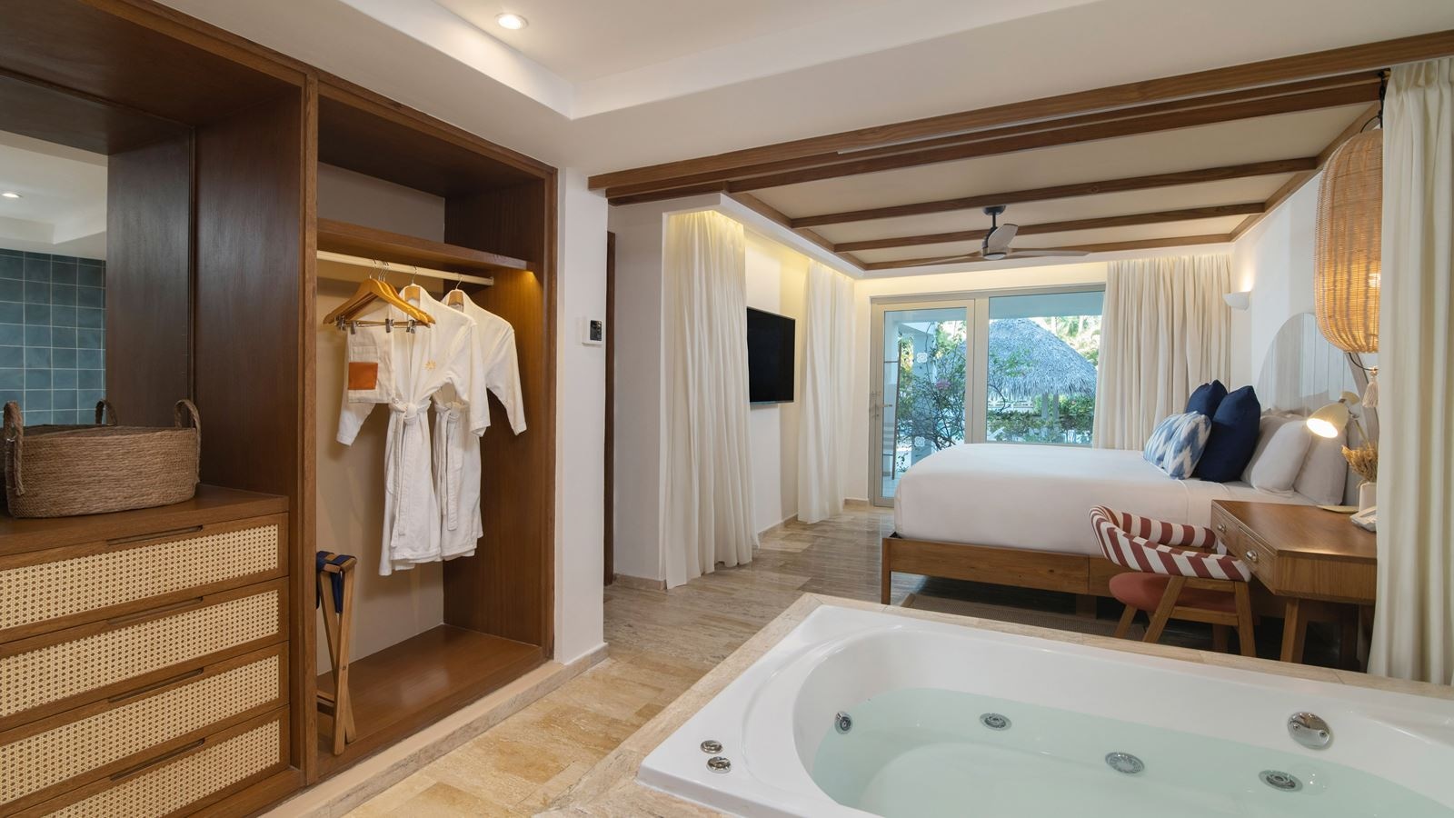 rooms-master-suite-zel-swimup