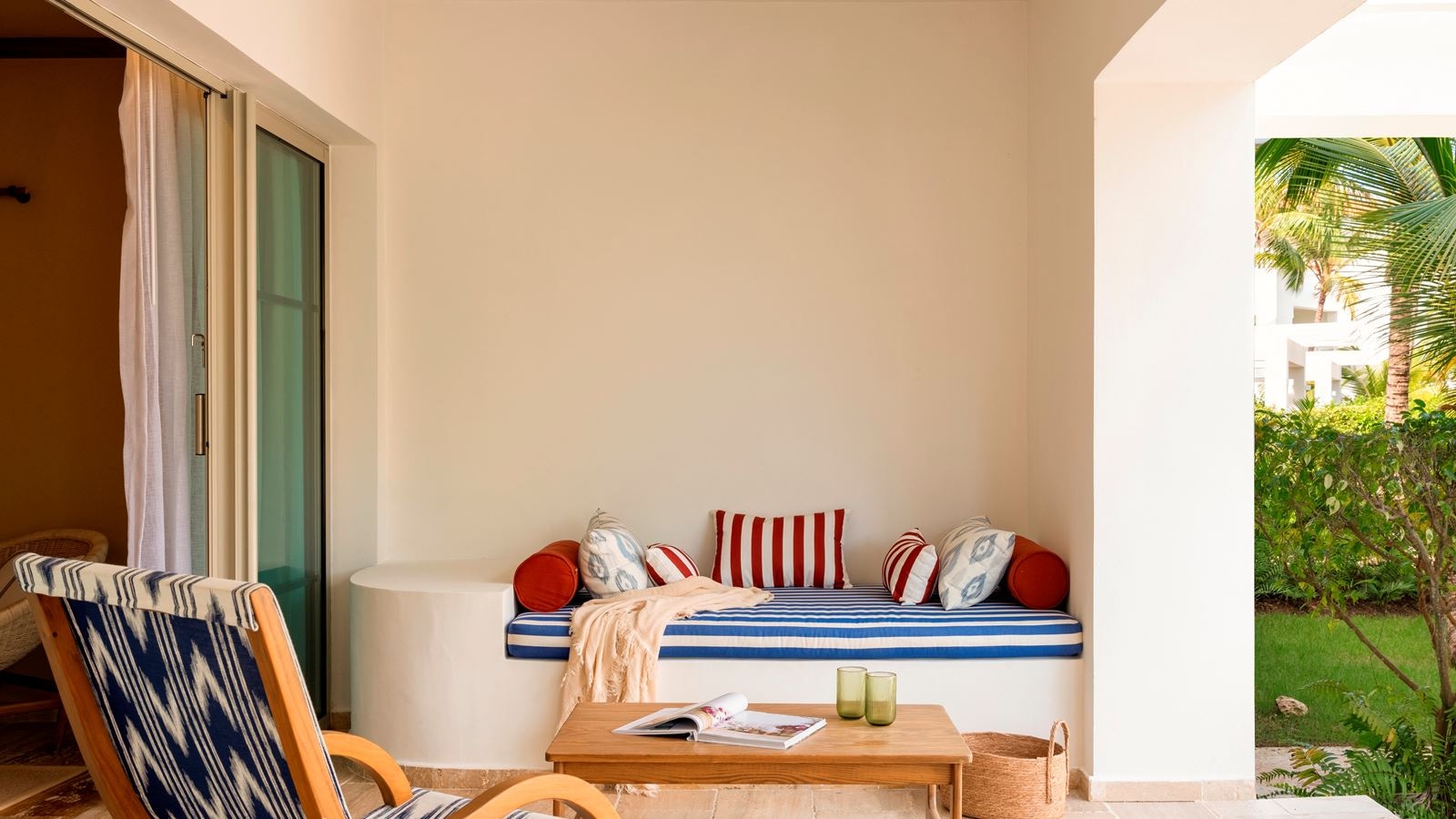 rooms-master-suite-zel-swimup