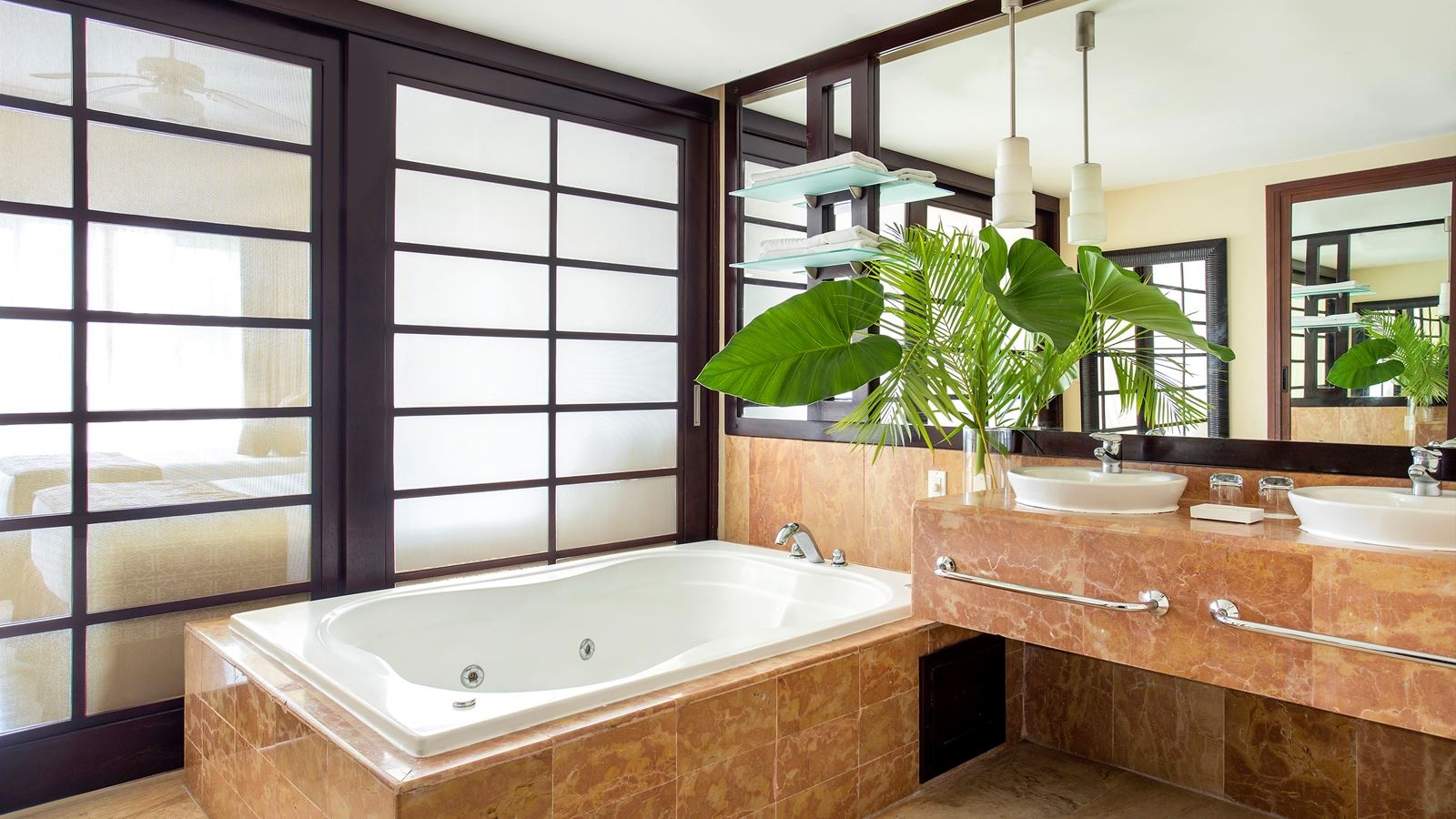 rooms-one-bedroom-master-suite