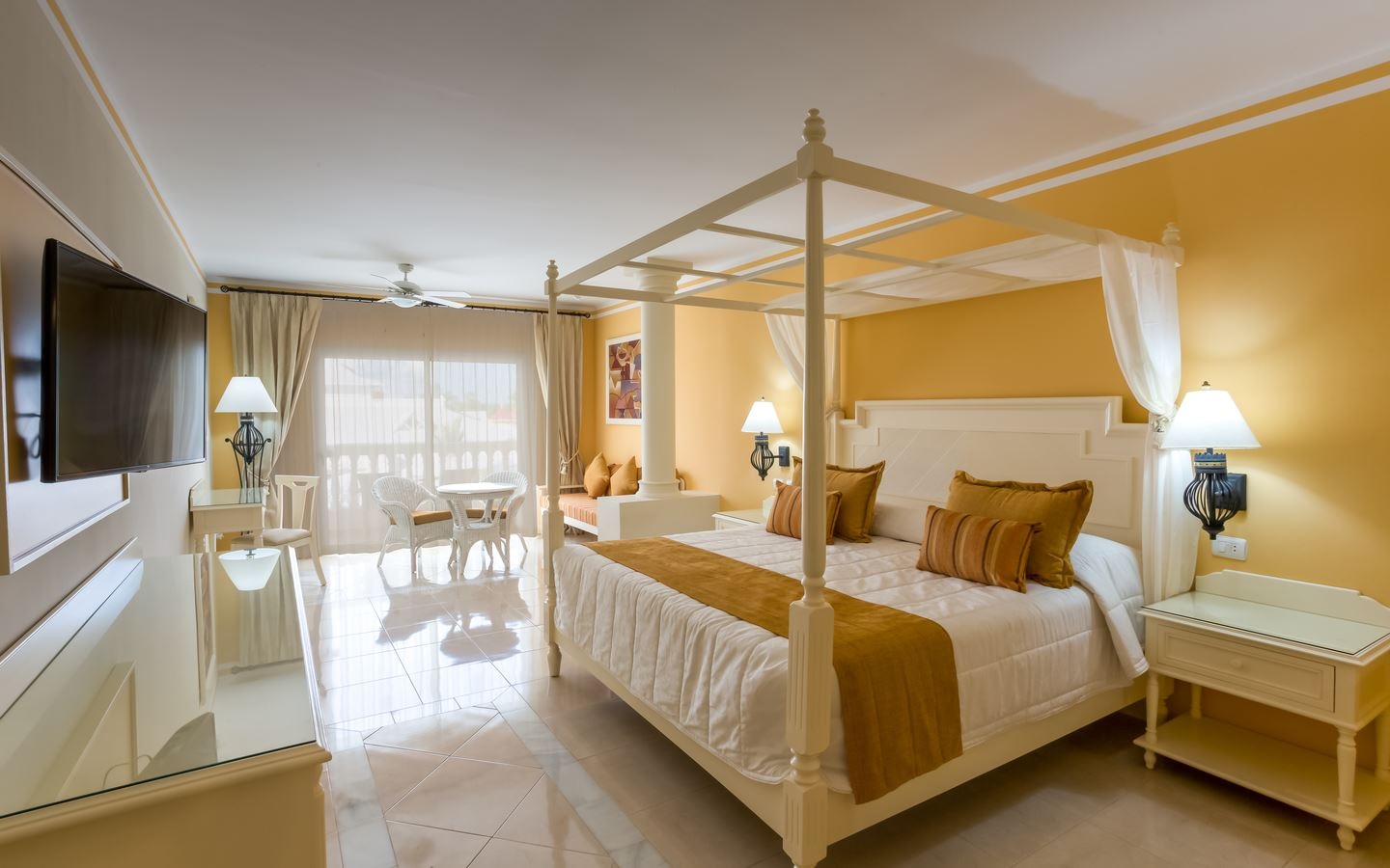 rooms-junior-suite-deluxe-pool-side