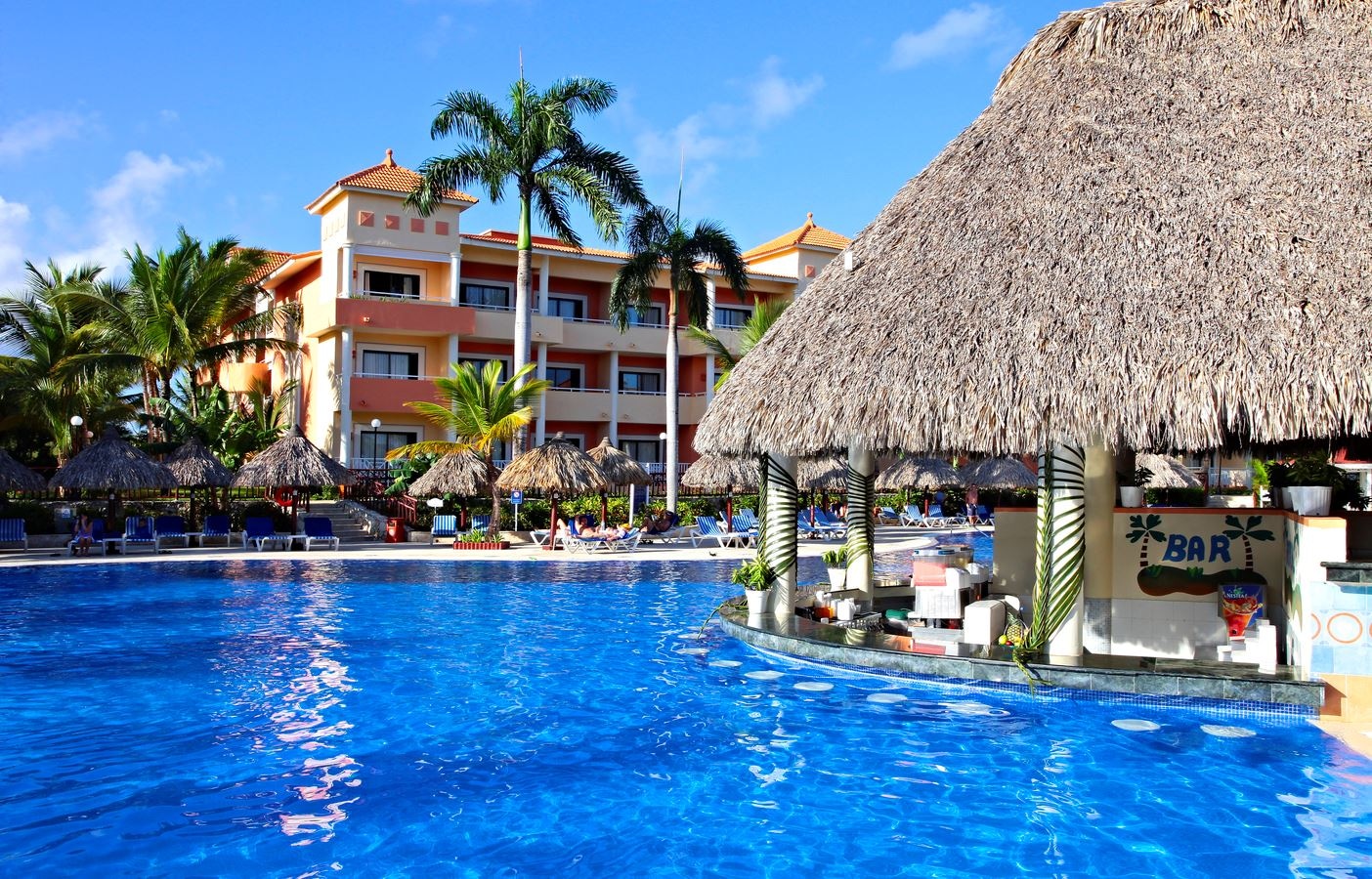 bars-tropical-pool-bar