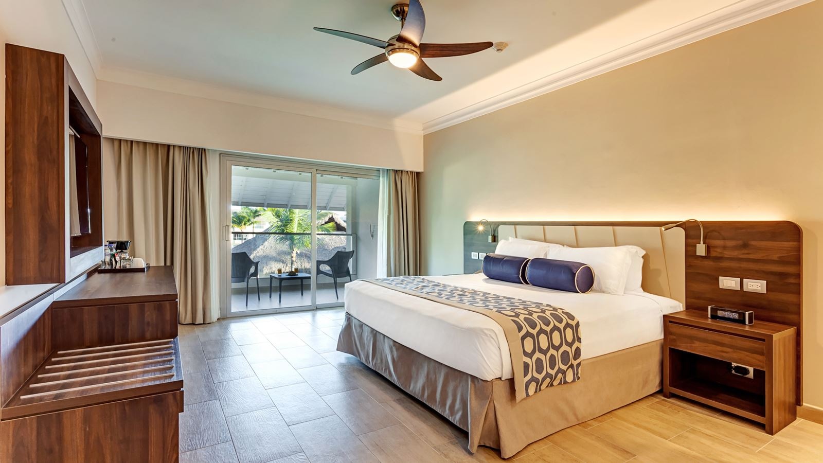 rooms-luxury-presidential-jacuzzi-one-bedroom-suite-diamond-club