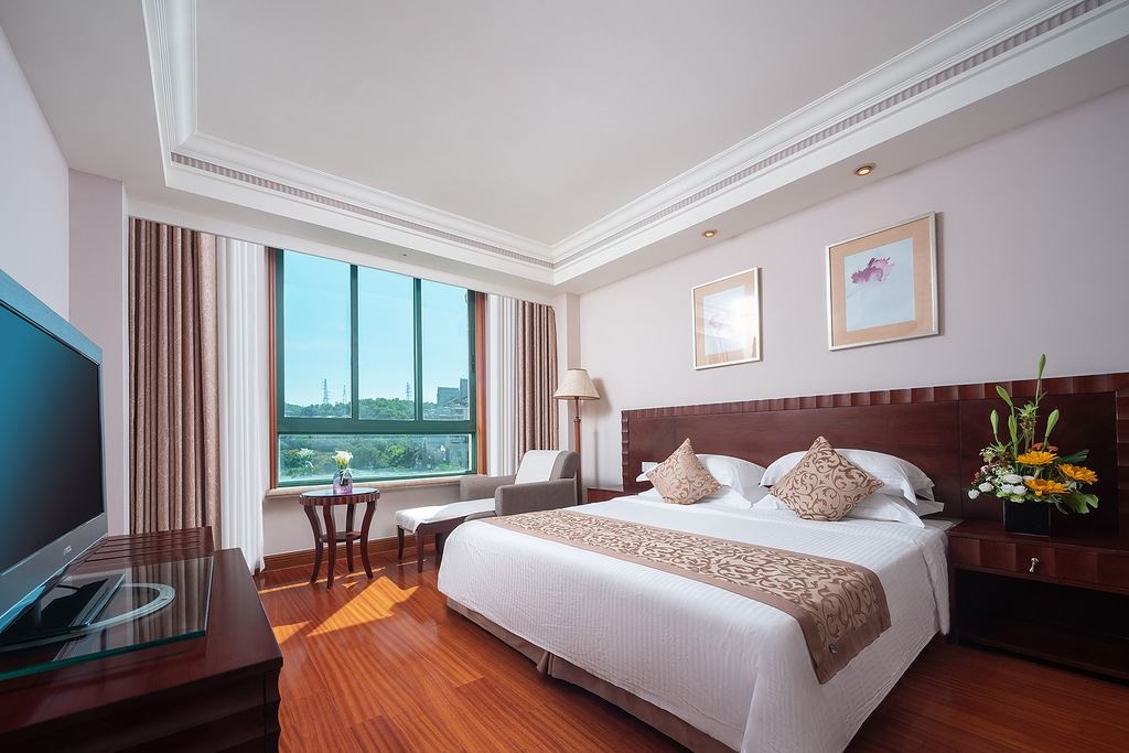 rooms-deluxe-king-room