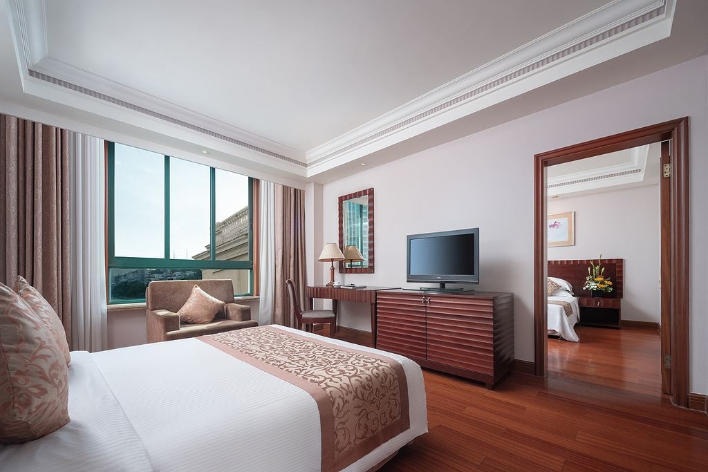 rooms-superior-mountain-view-family-room