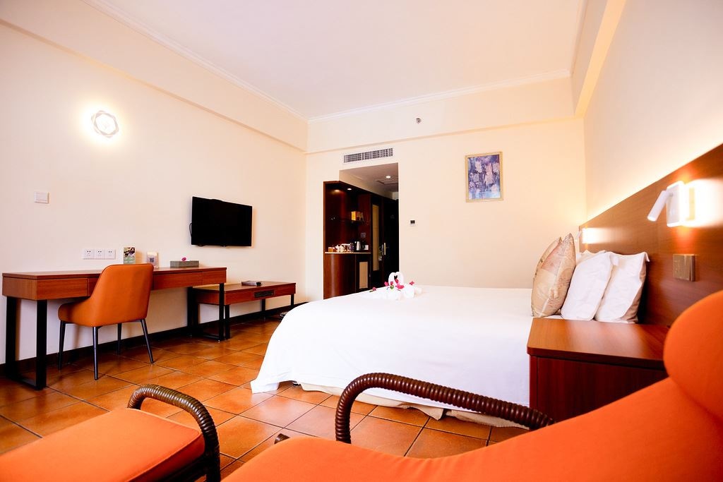 rooms-pool-view-room-twin--queen-bed