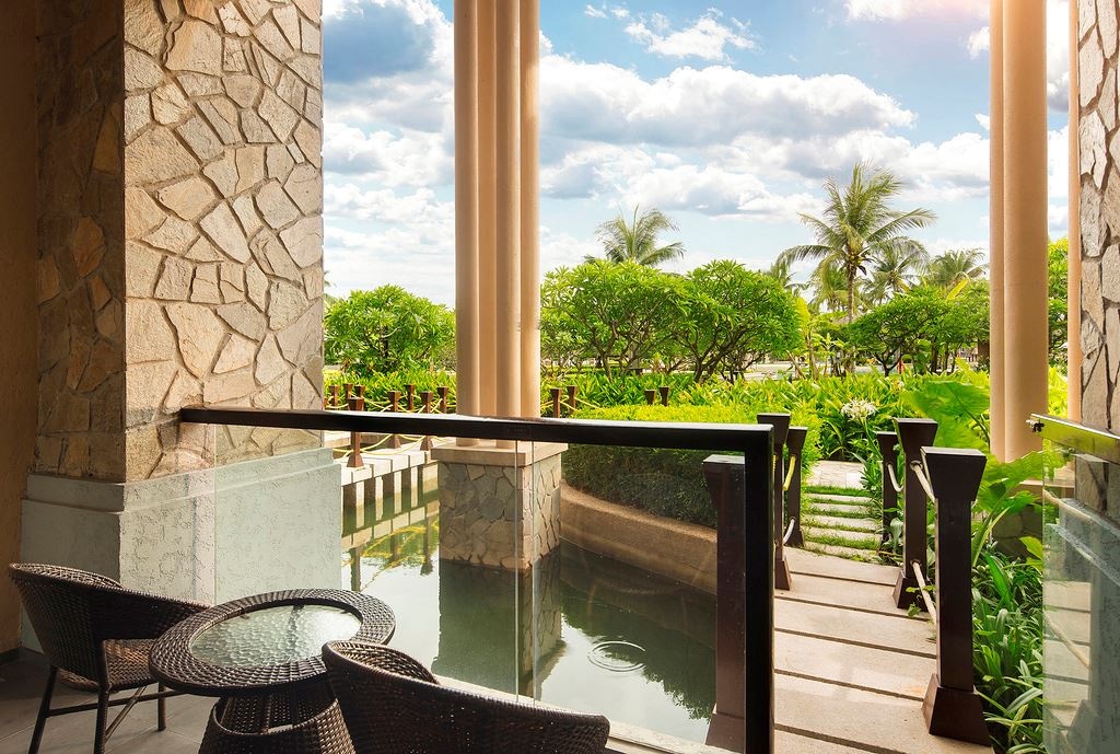 rooms-deluxe-scenic-view-room