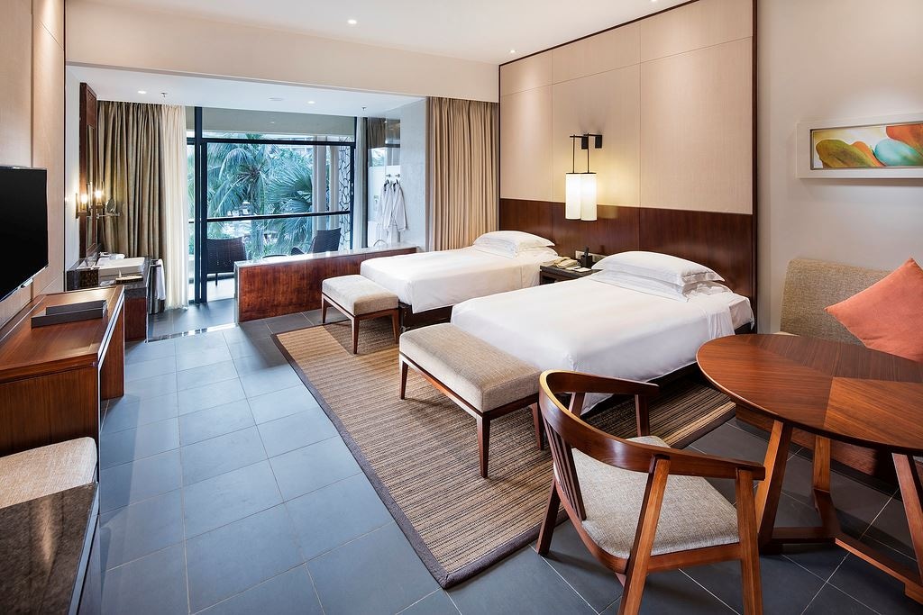 rooms-deluxe-scenic-view-room