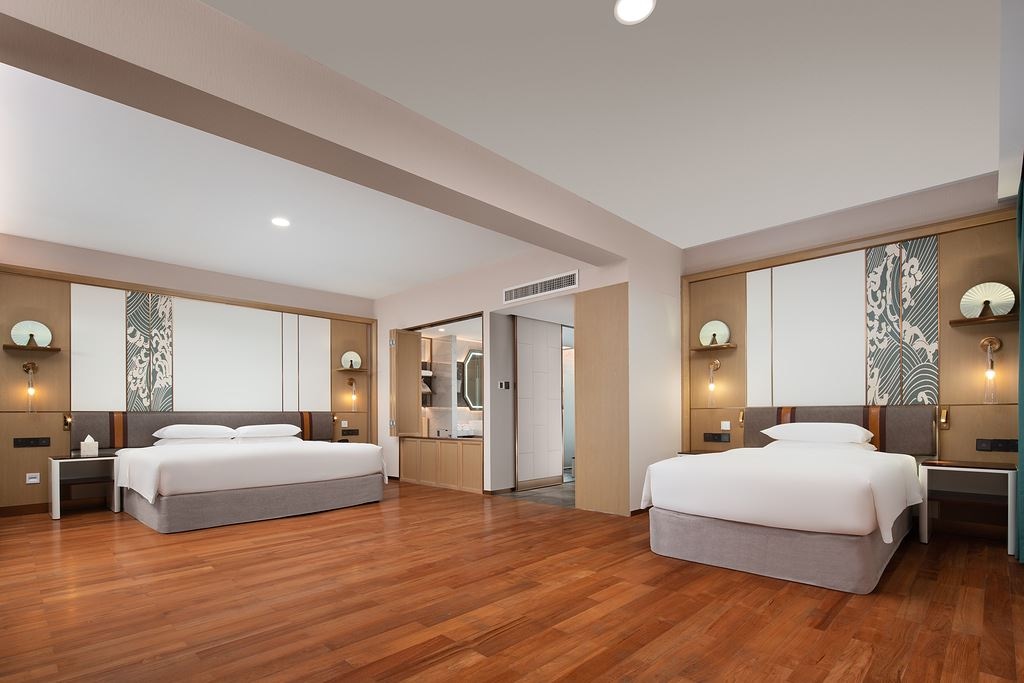 rooms-family-room-for-3-people-area-1