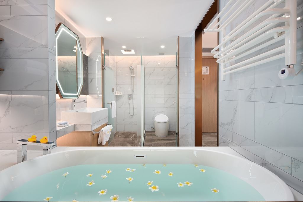 rooms-family-room-for-3-people-area-1