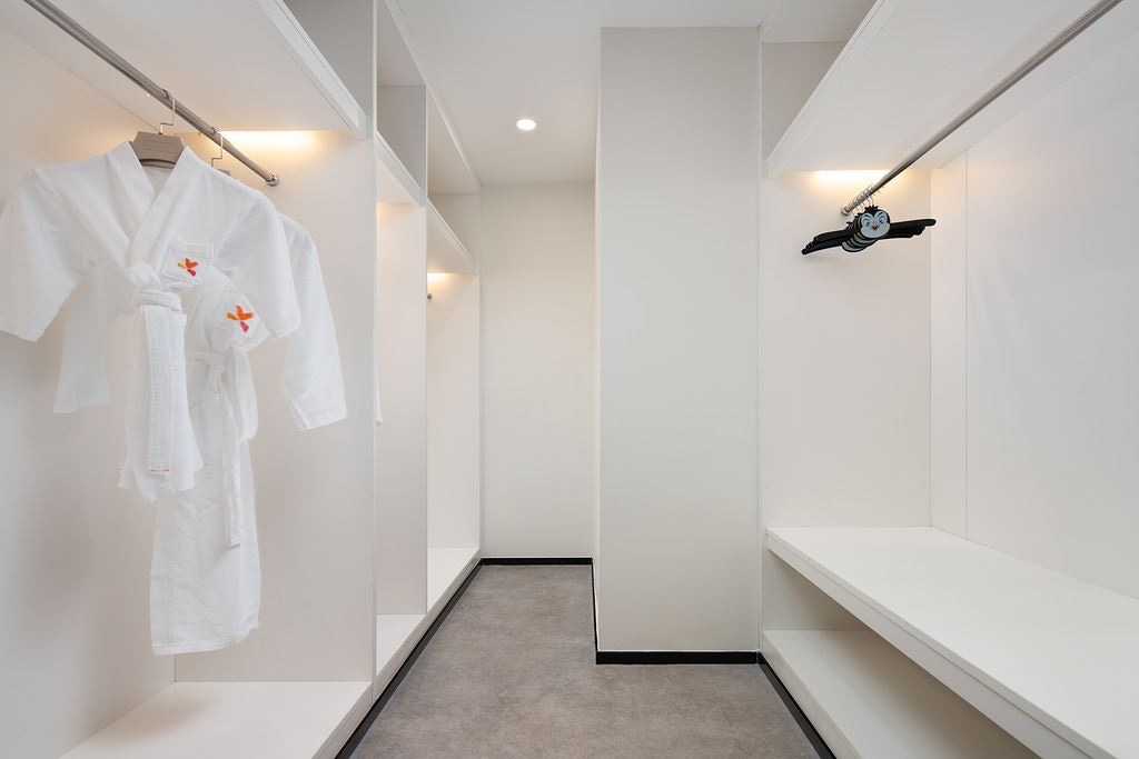 rooms-sea-view-family-room-for-4-people-area-1