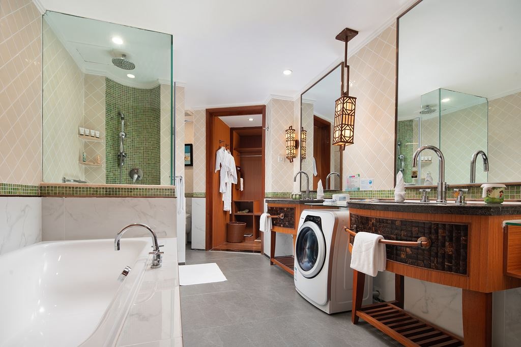 rooms-2-bedroom-and-1-living-elegant-sea-view-family-room-area-2