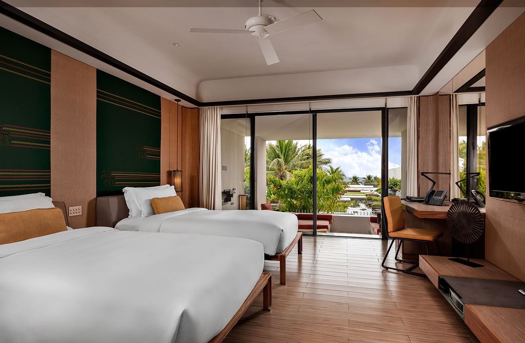 rooms-classic-garden-view-outdoor-living-area