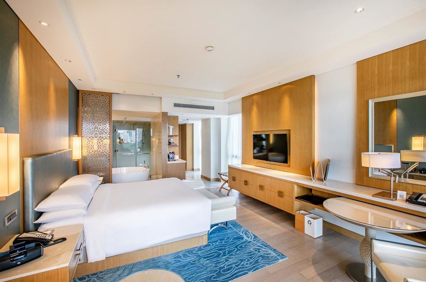 rooms-deluxe-ocean-room-king