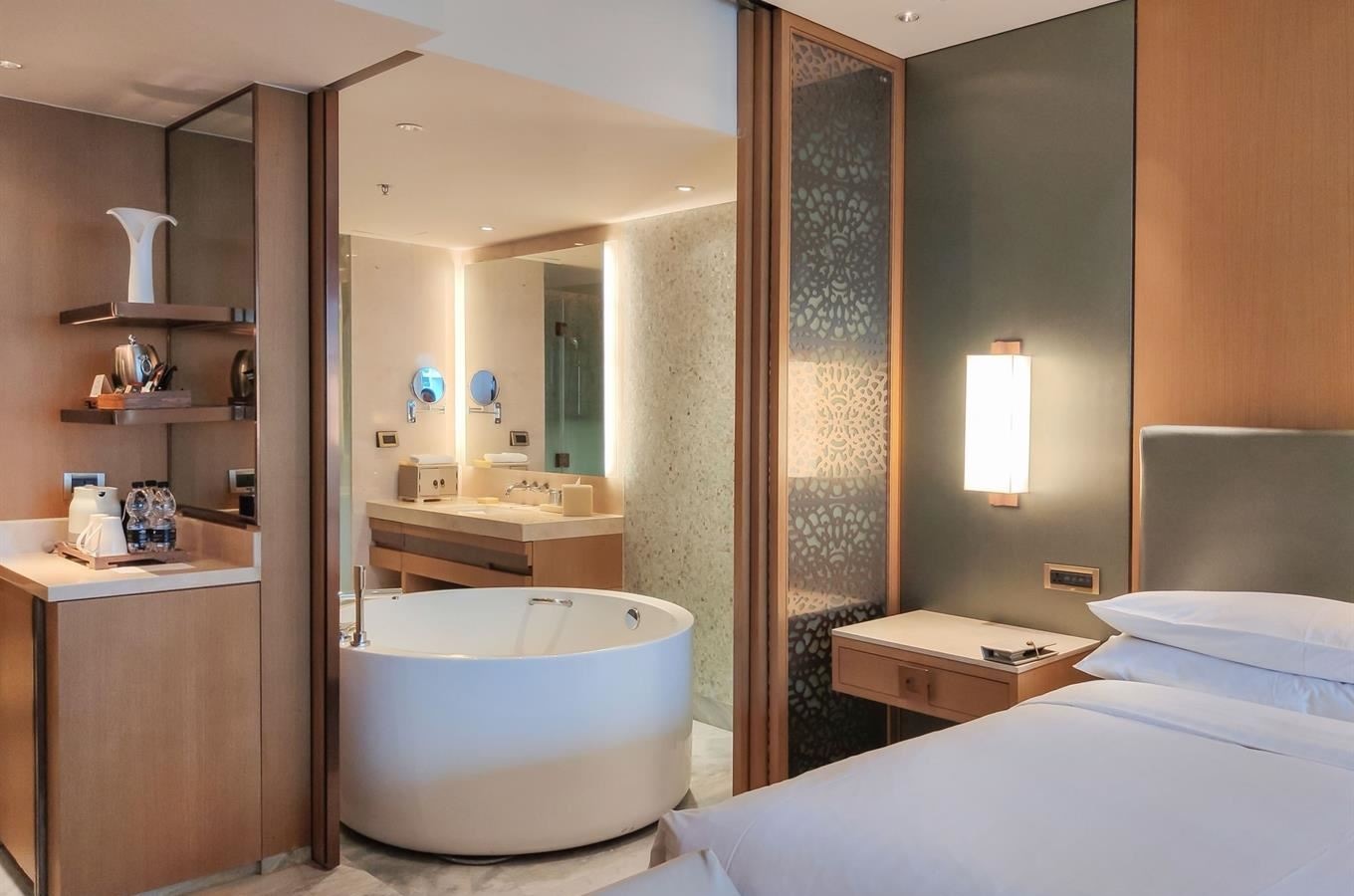 rooms-deluxe-ocean-room-king