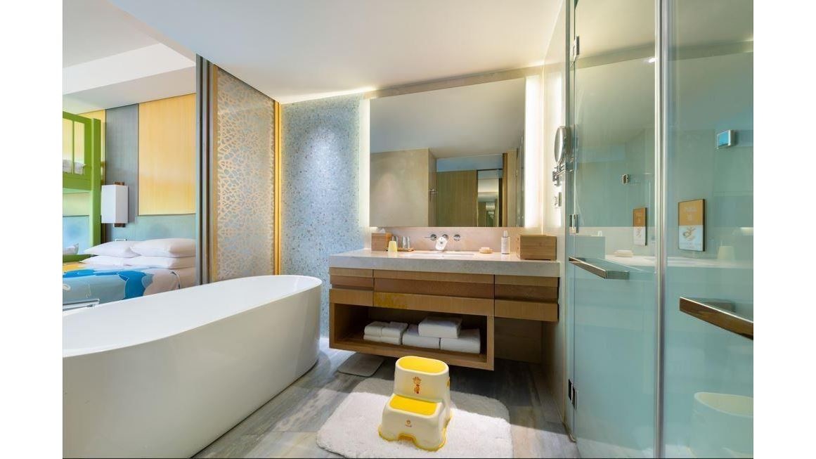 rooms-deluxe-family-room-with-1-bunk-bed