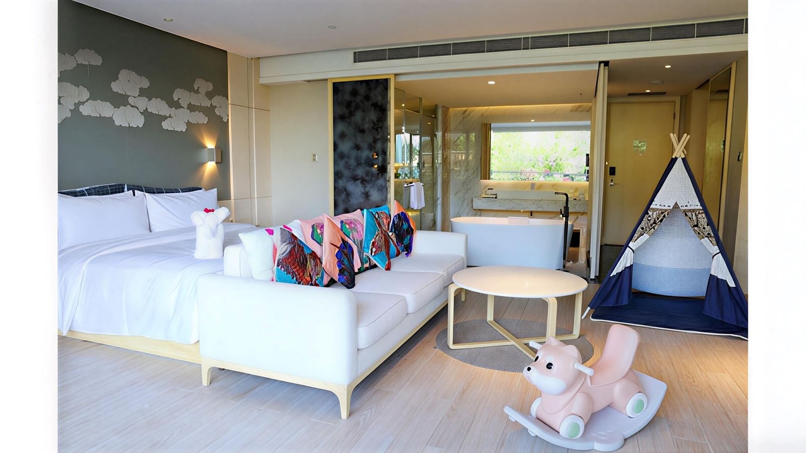 rooms-deluxe-lake-view-family-room