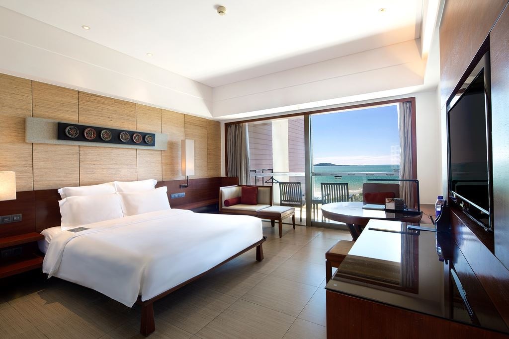 rooms-grand-ocean-view-room