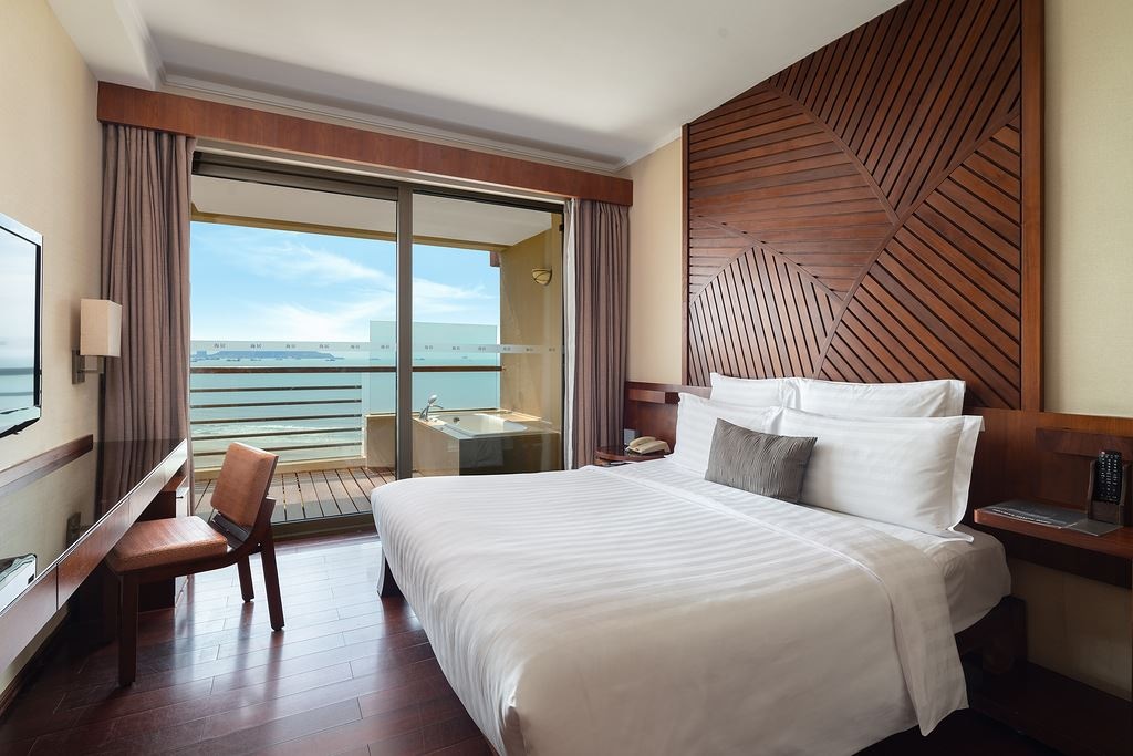 rooms-apartment-deluxe-suite-ocean-view