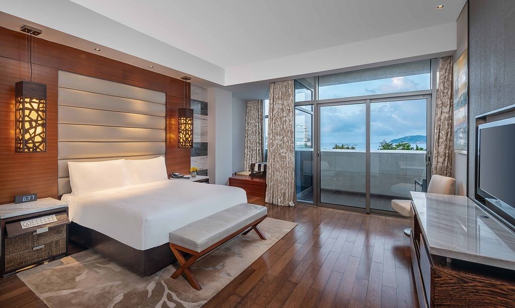 rooms-two-bedrooms-ocean-view-suite-with-living-room