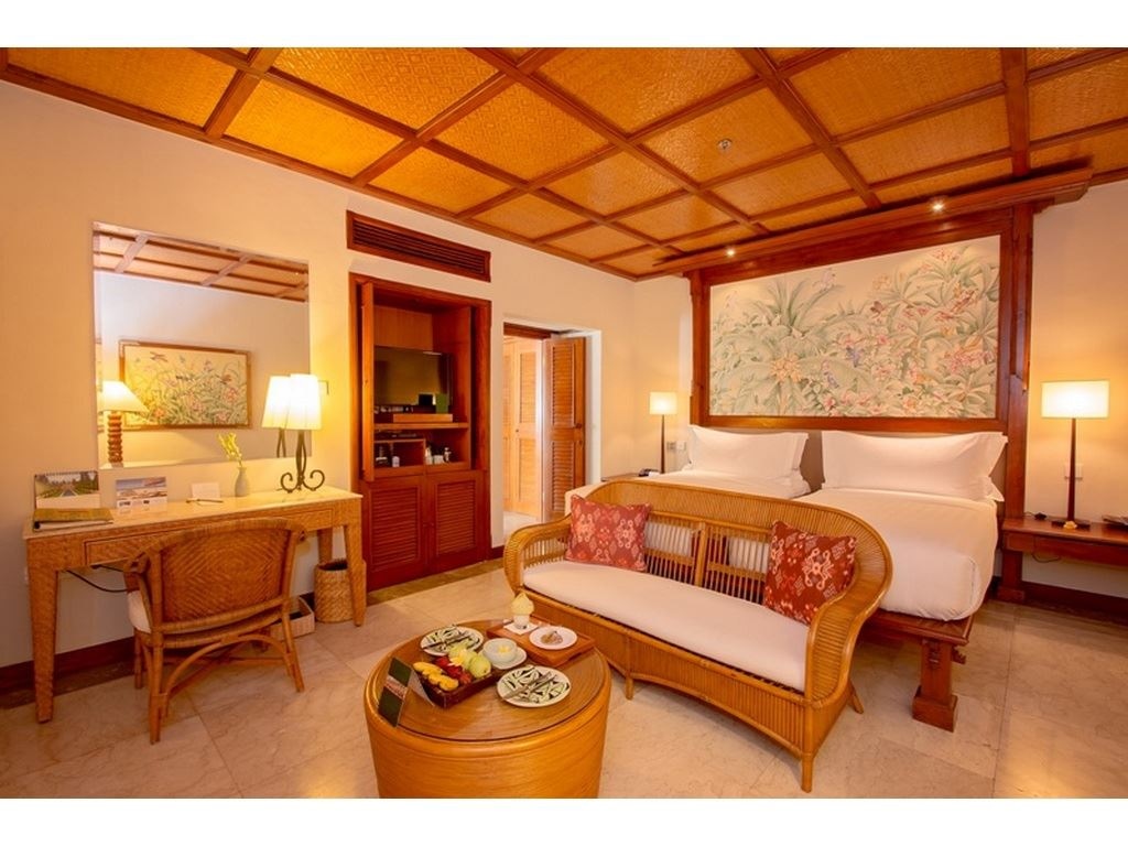 rooms-luxury-lanai-room-garden-view