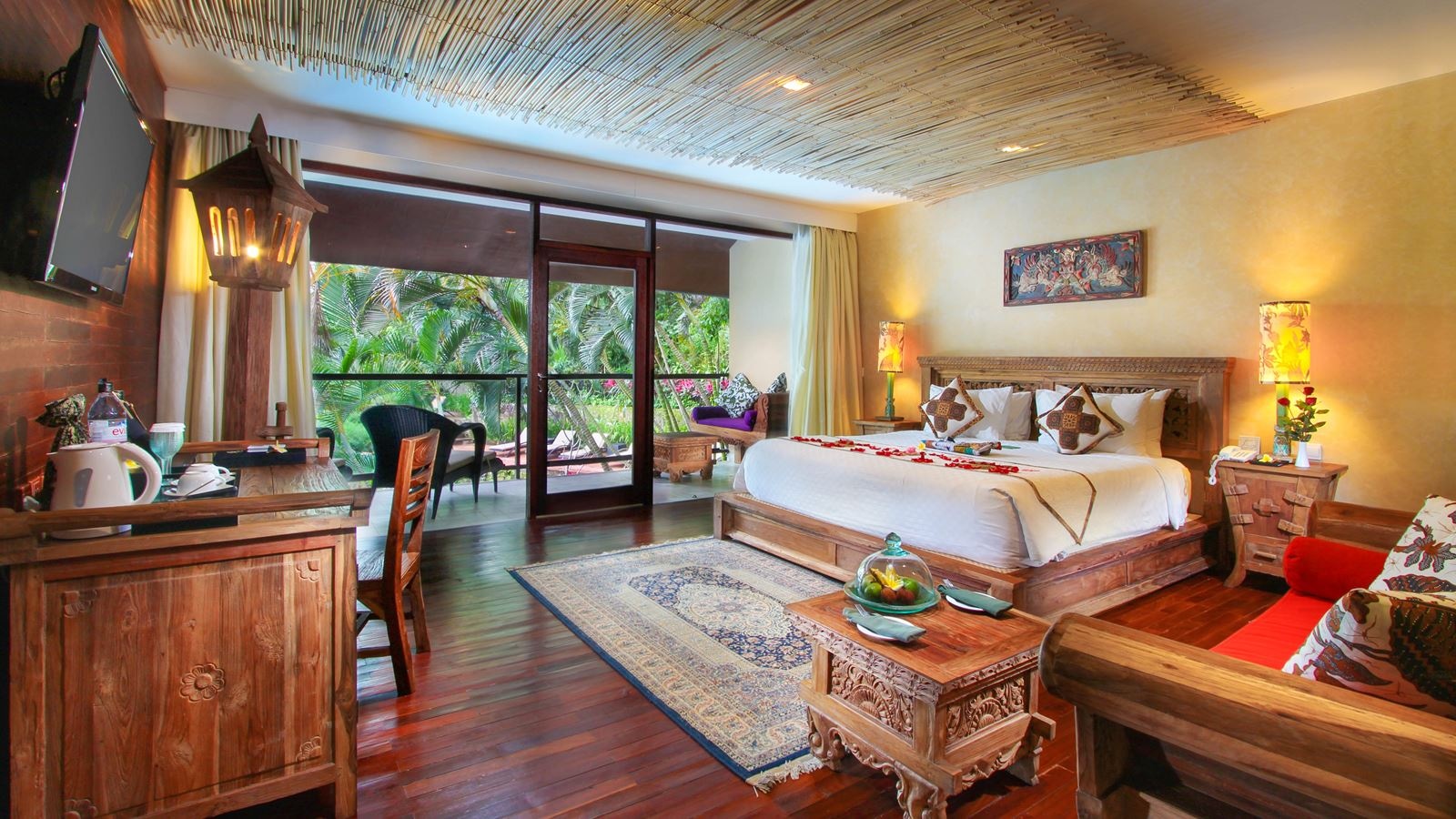 rooms-pool-view-suite