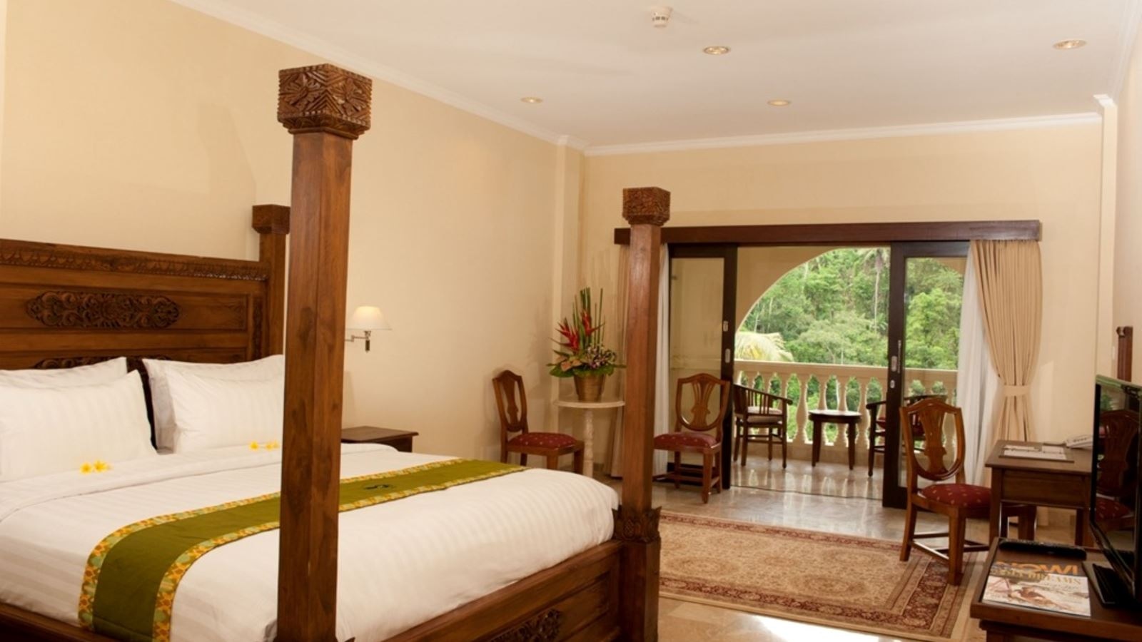 rooms-deluxe-room-pool-view