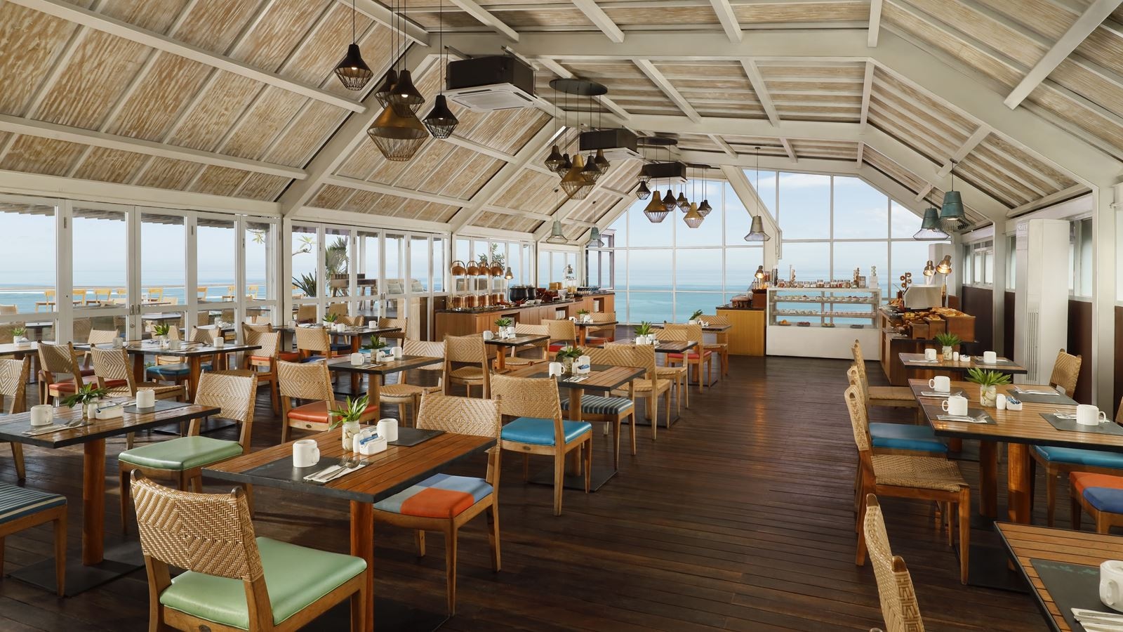 restaurants-upzscale-sky-dining--bar