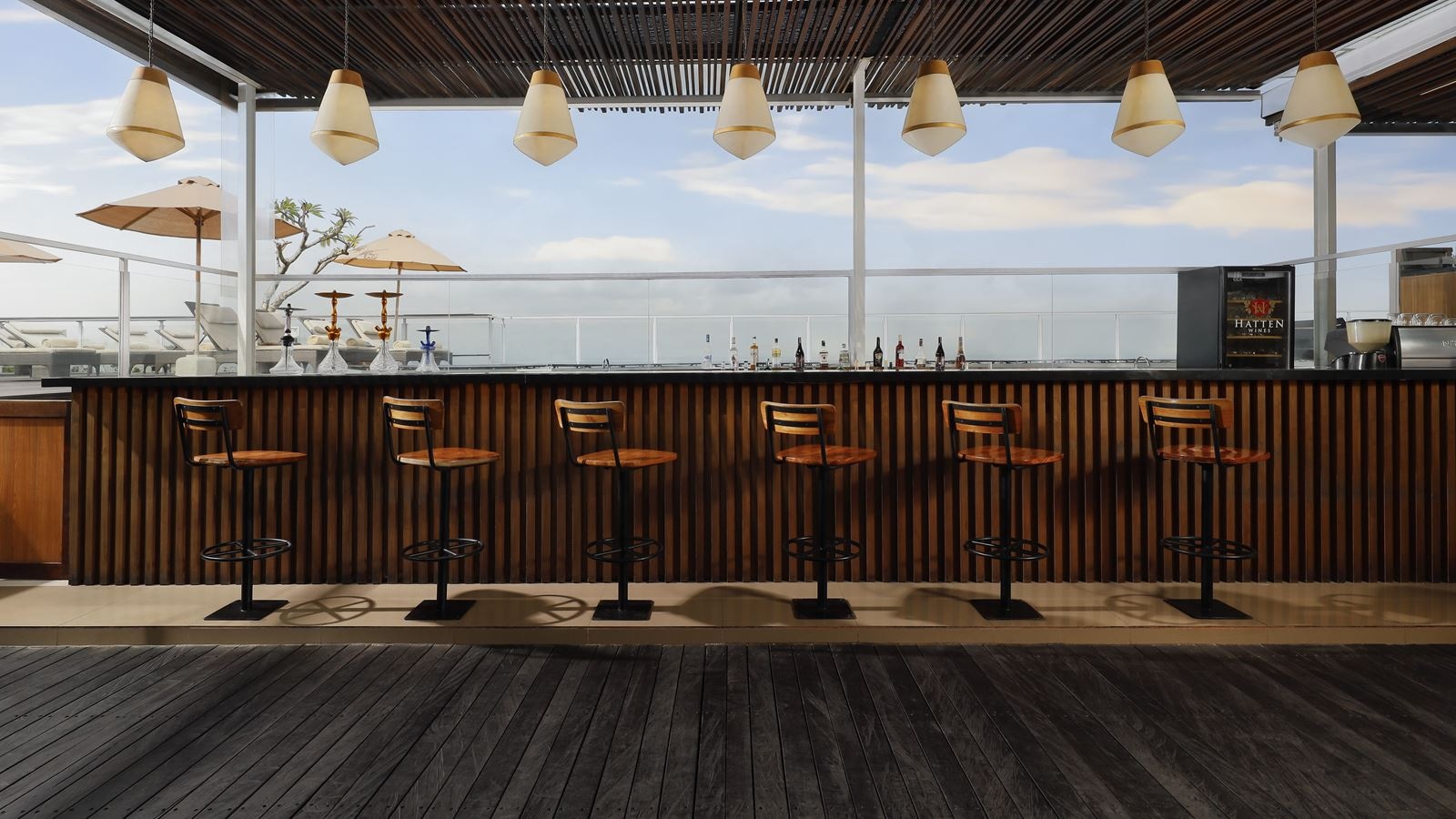 bars-upzscale-sky-dining--bar