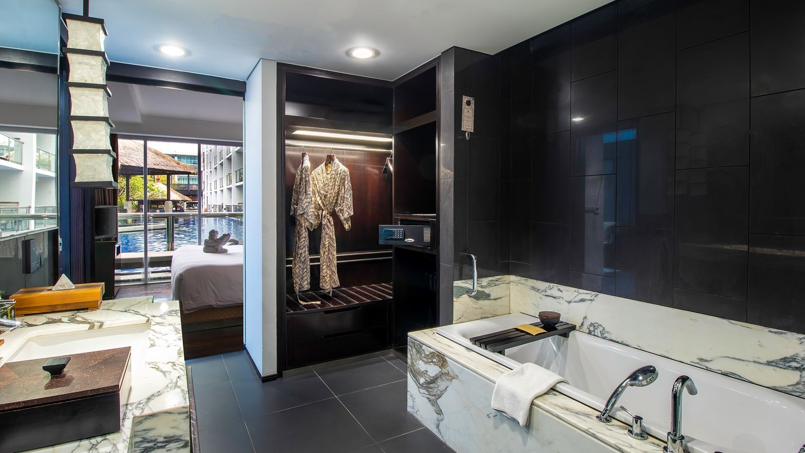 rooms-deluxe-suite-pool-access