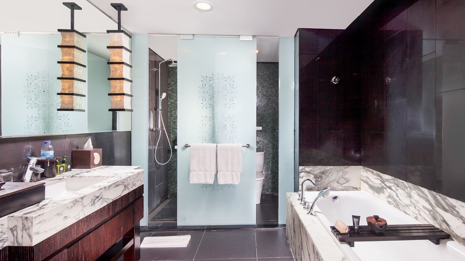 rooms-deluxe-suite-pool-access