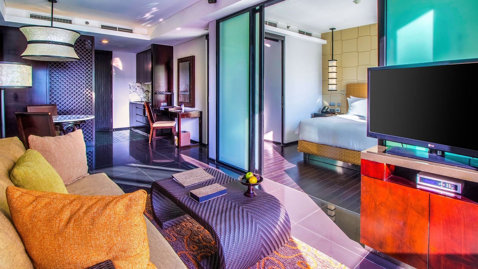 rooms-deluxe-suite-pool-access