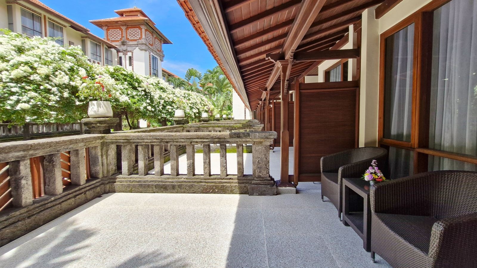 rooms-premier-balcony