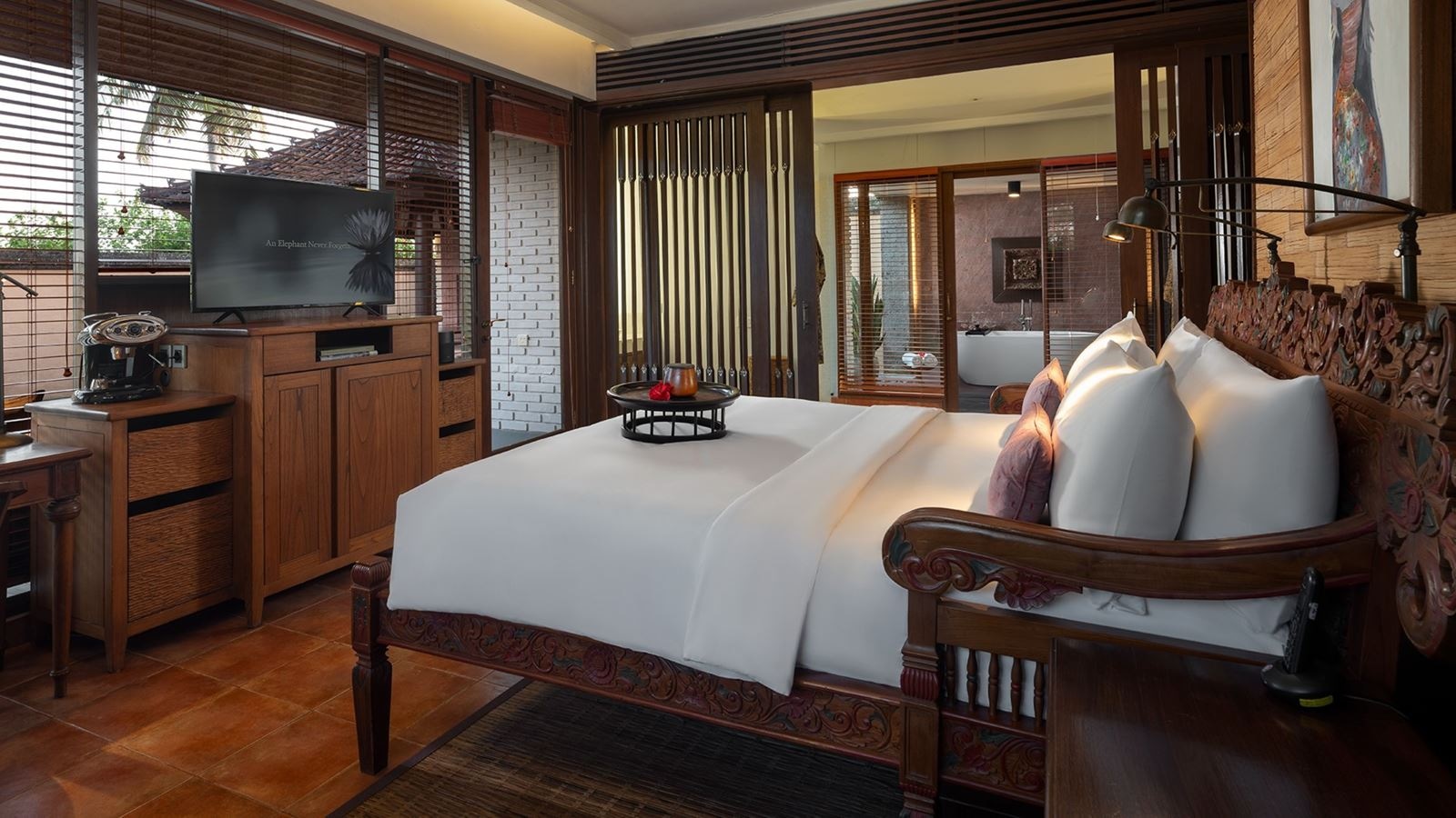 rooms-one-bedroom-club-pool-villa