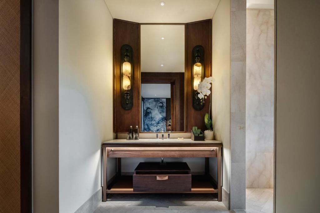 rooms-tropical-suite