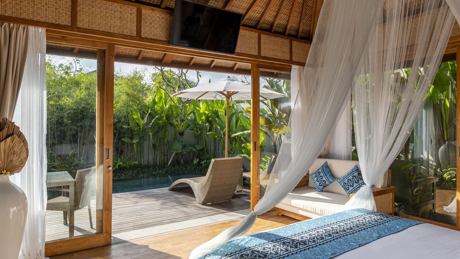 rooms-one-bedroom-pool-villa