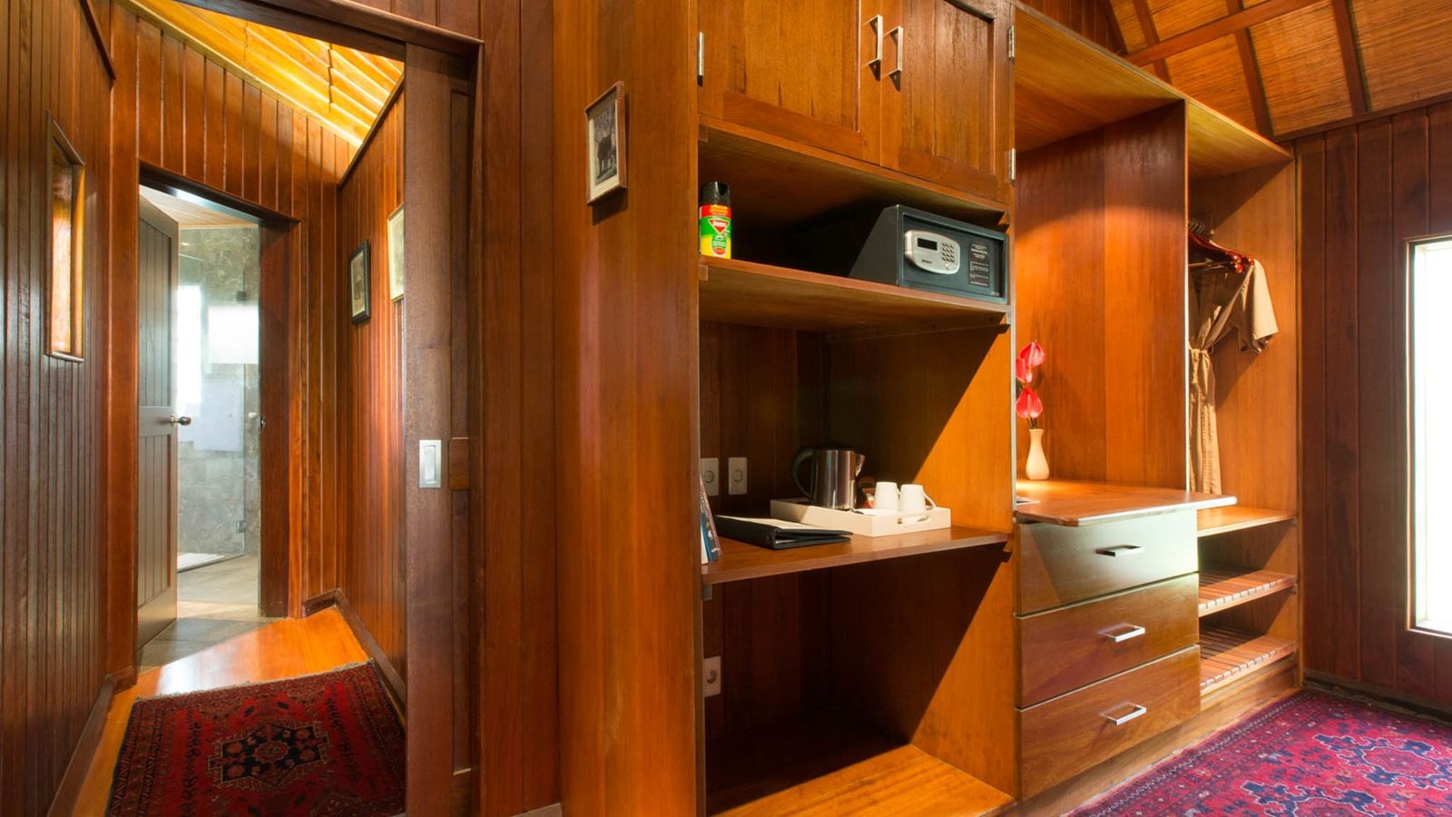 rooms-lake-side-room