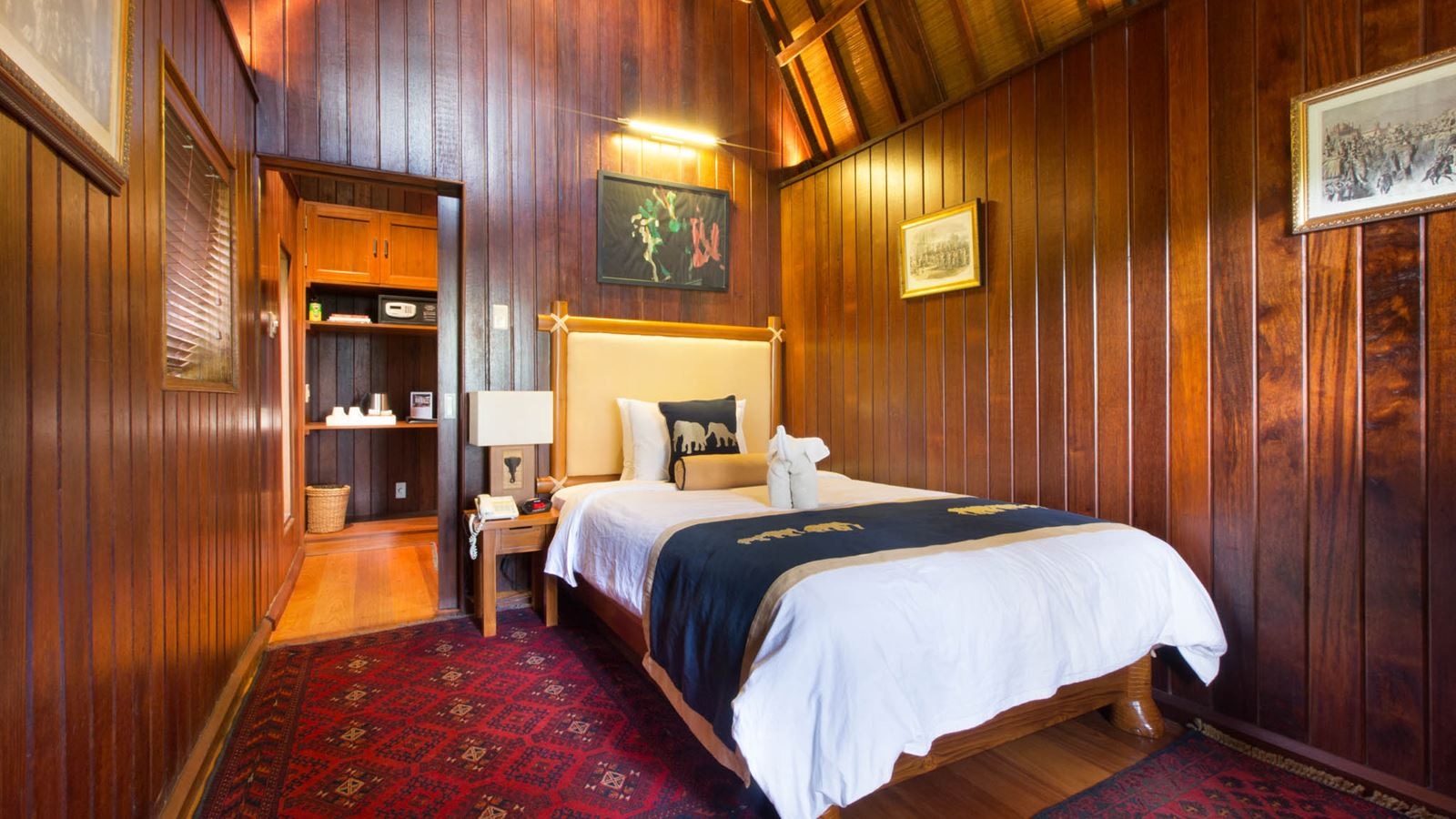 rooms-lake-side-room