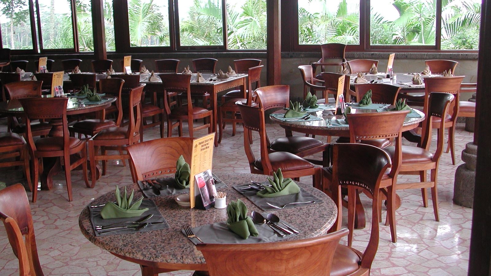 restaurants-yanies-restaurant