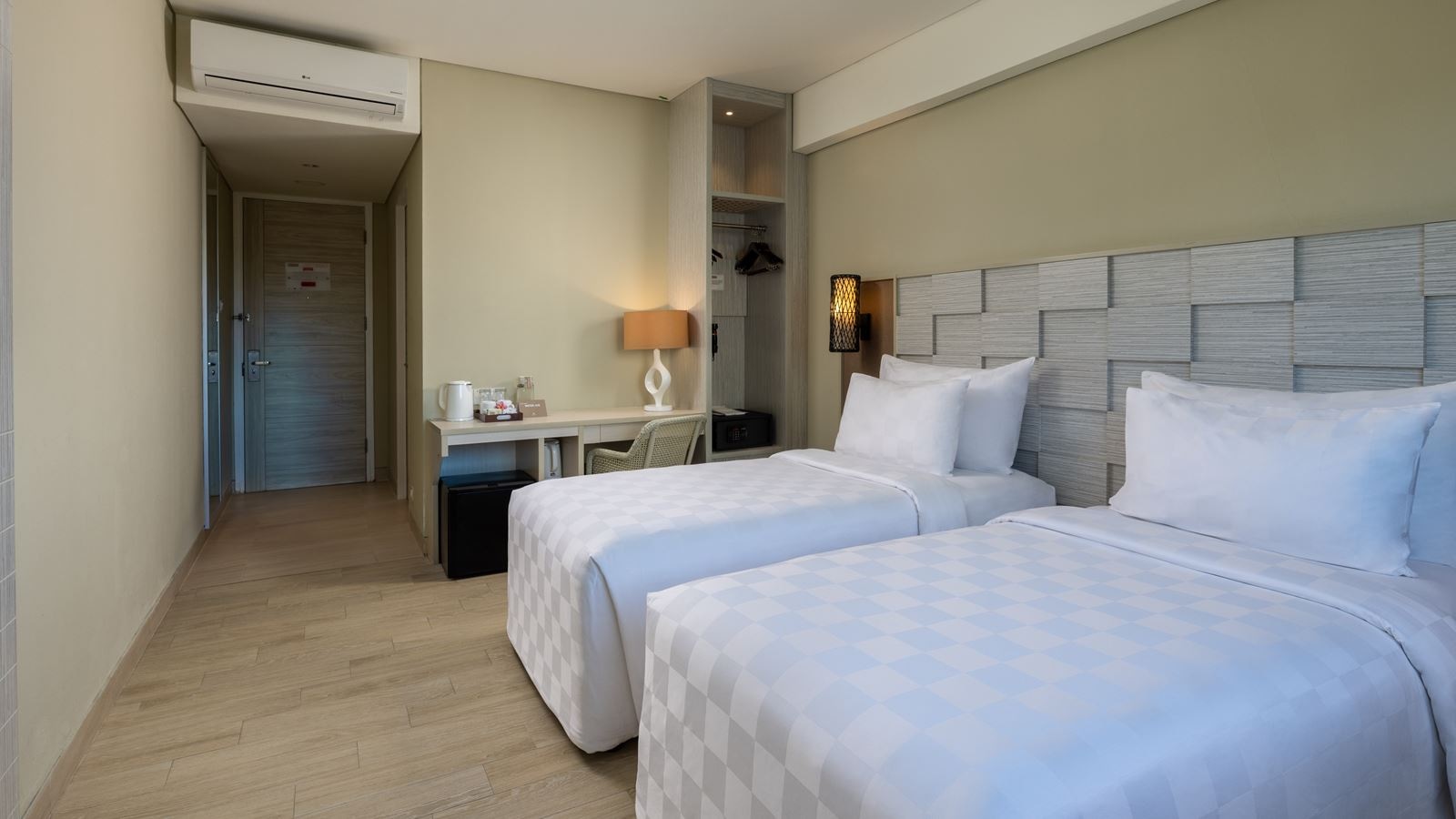 rooms-deluxe-city-view