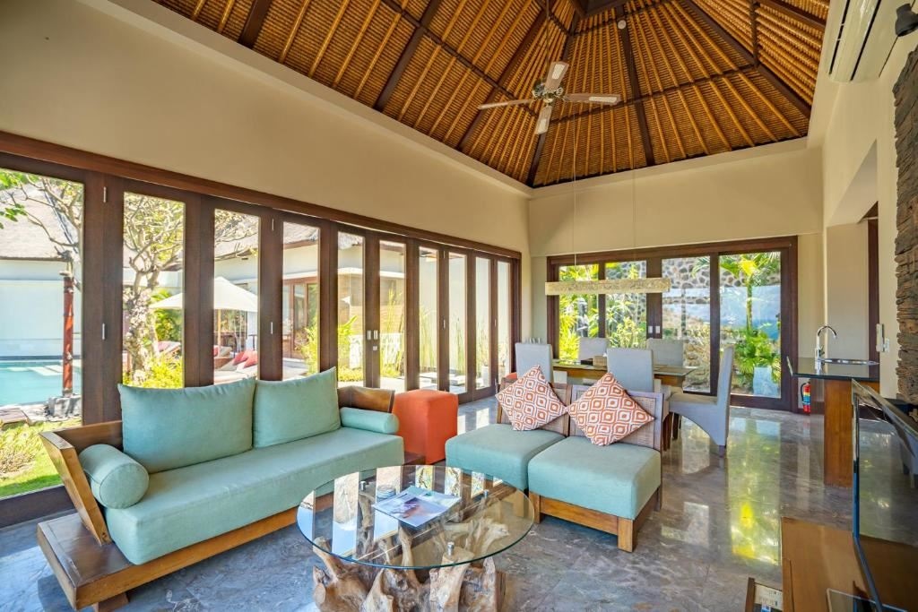 rooms-3-bedrooms-villa-with-pool