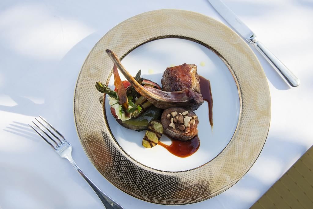 restaurants-lunch-on-the-villa