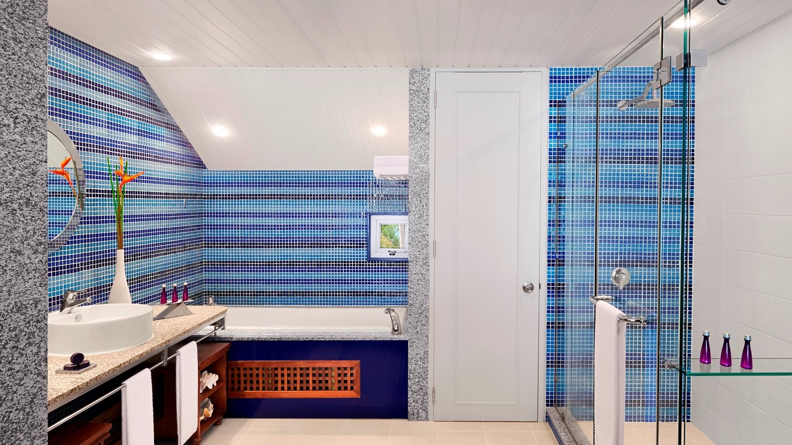 rooms-avani-beach-access-room