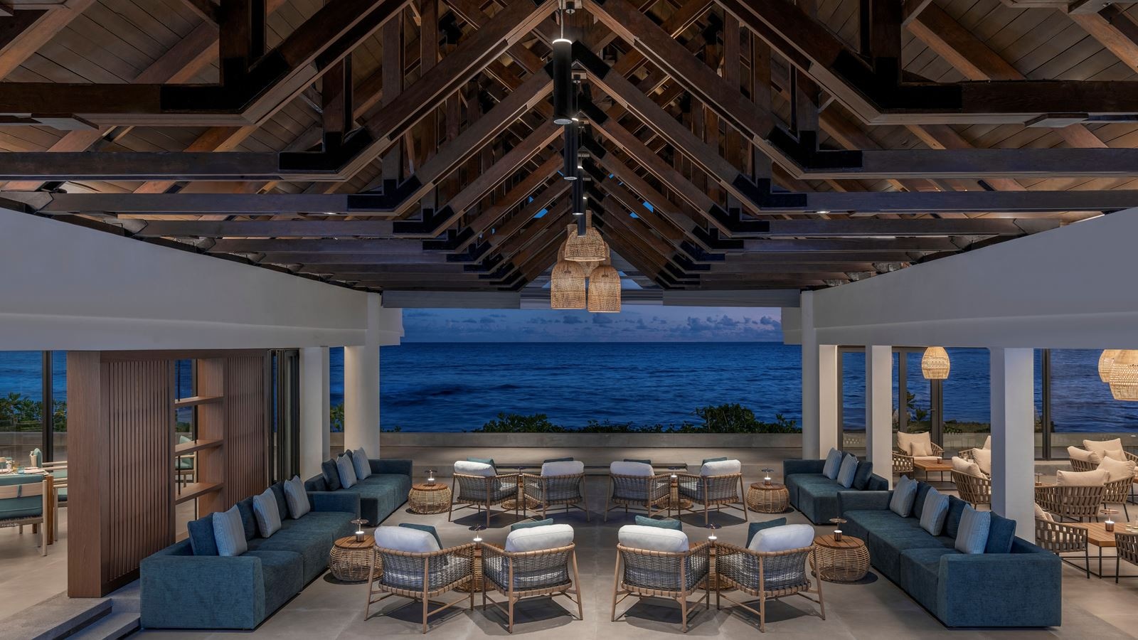 restaurants-zil-bar-and-lagon-bar