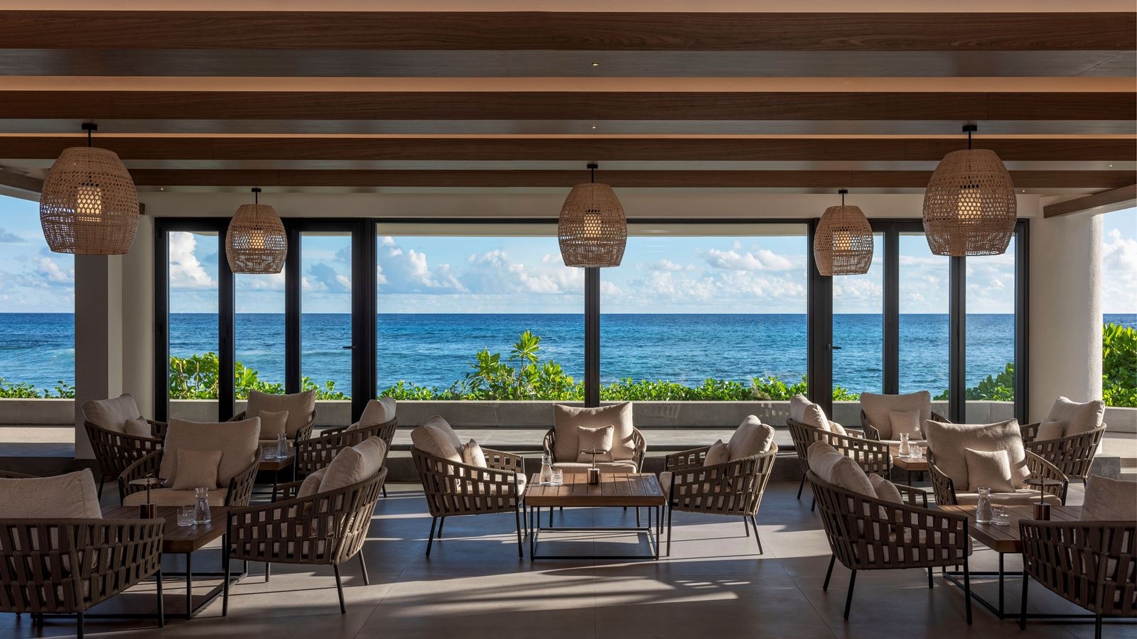 restaurants-zil-bar-and-lagon-bar