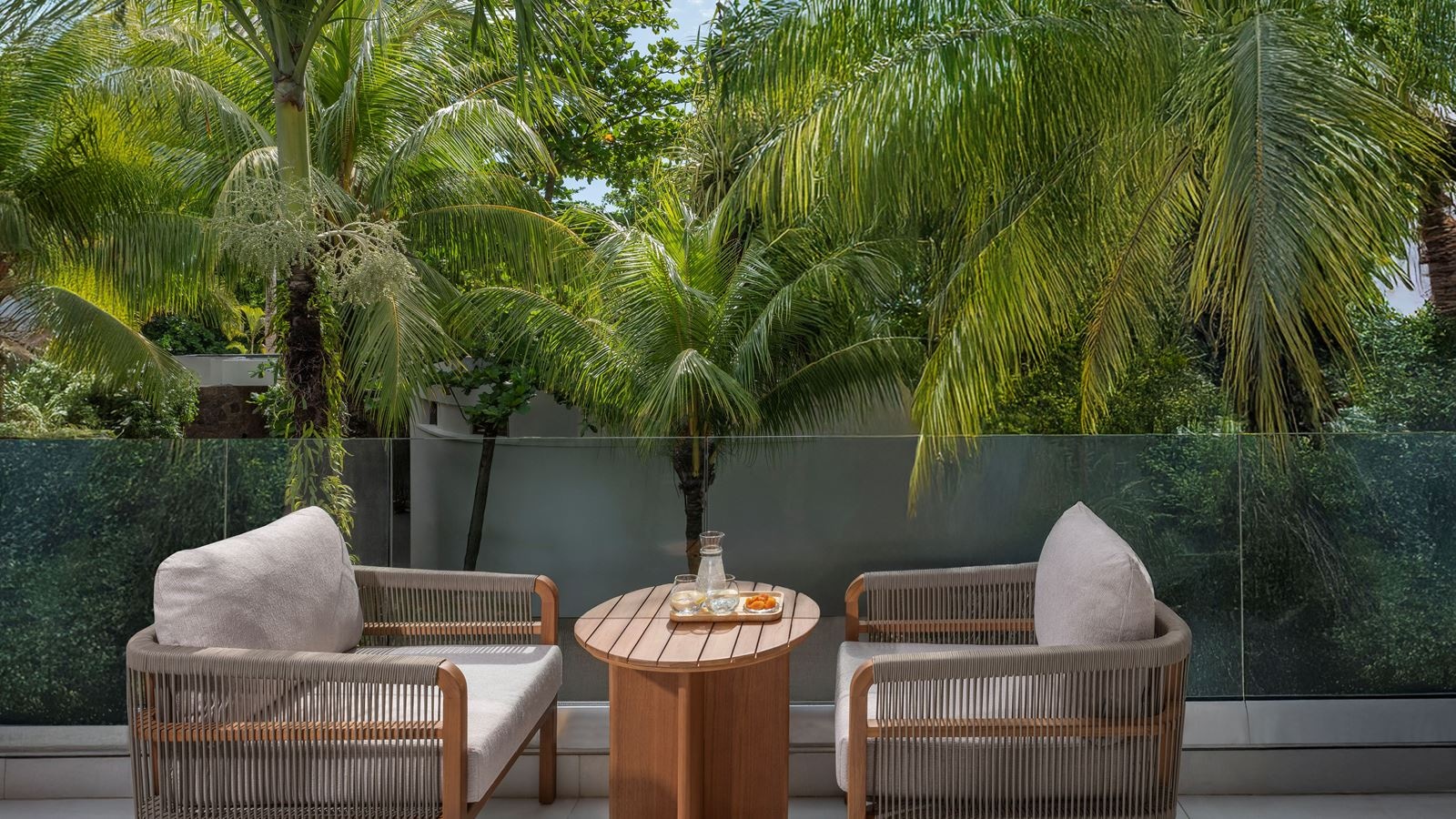 rooms-superior-garden-view-balcony-room