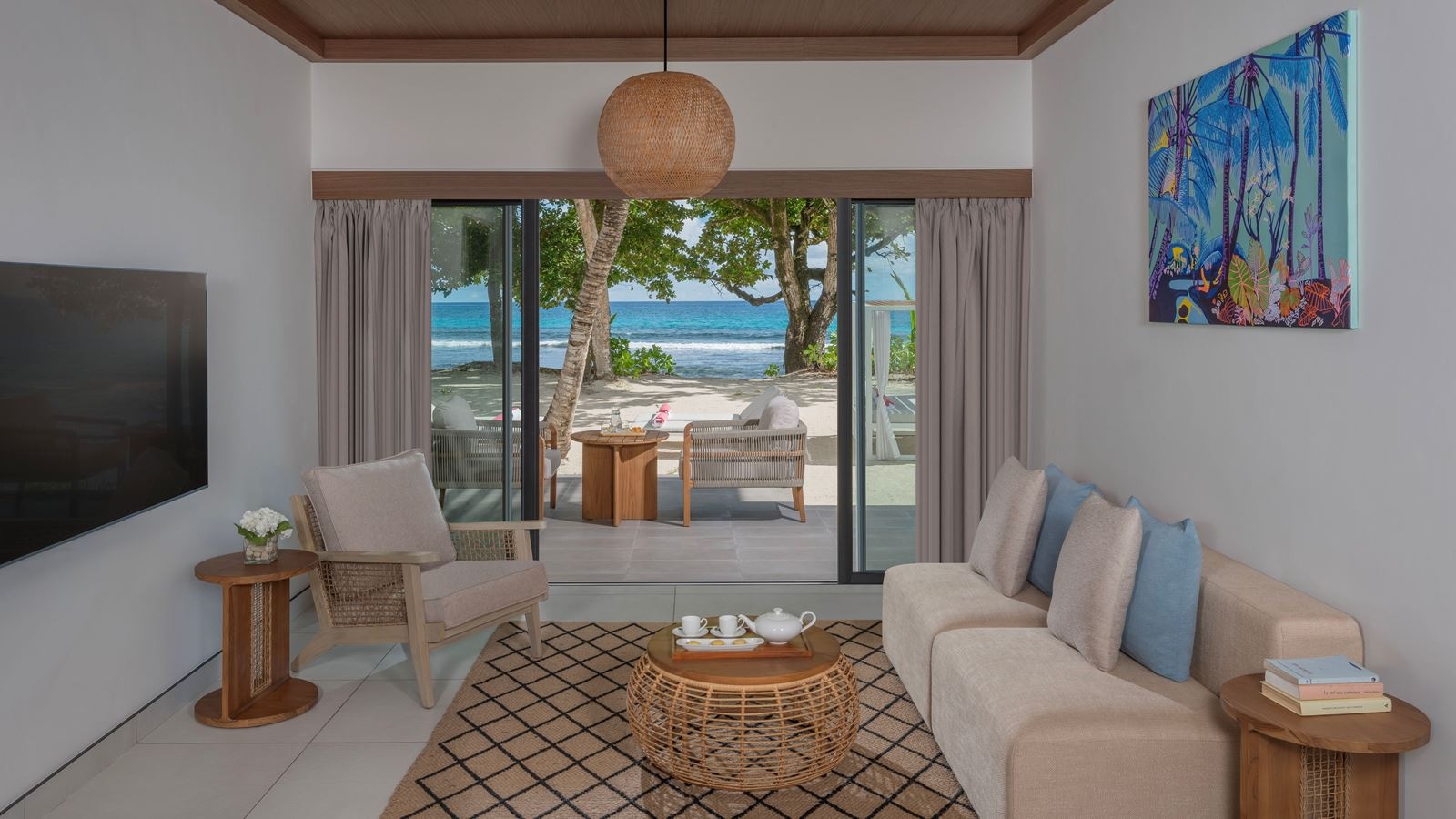 rooms-beach-view-balcony-suite