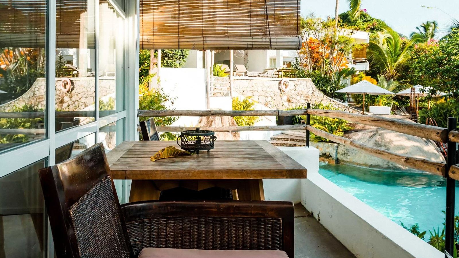 rooms-secret-garden--family-room-duplex