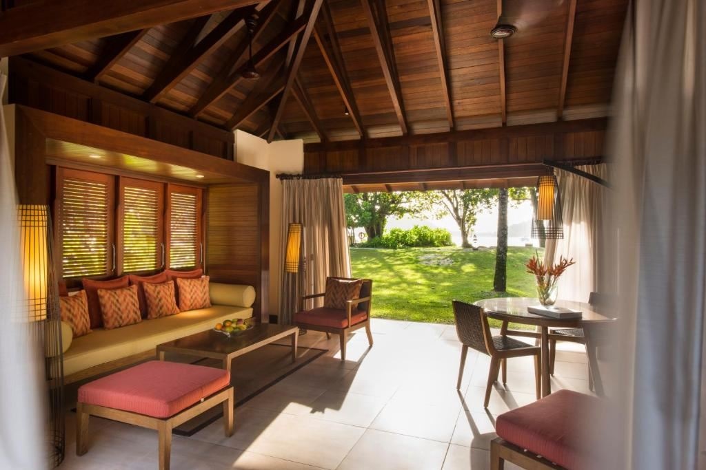 rooms-2-broom-beach-villa