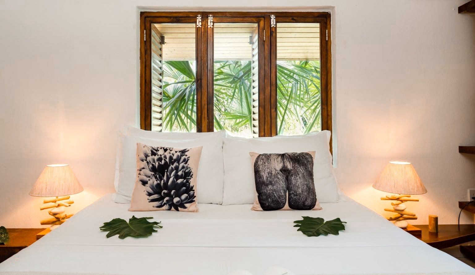 rooms-eden-garden--charm-room